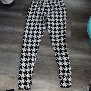 Black and white leggings size M